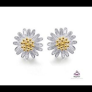 🌺Daisy Stud Fashion Earrings